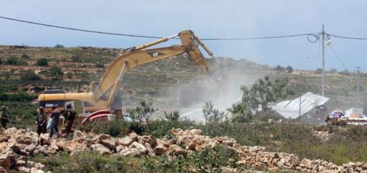 الاحتلال يجرف أراضي في فروش بيت دجن بالأغوار