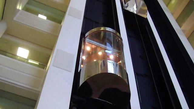 كم تبلغ سرعة أسرع مصعد في العالم؟