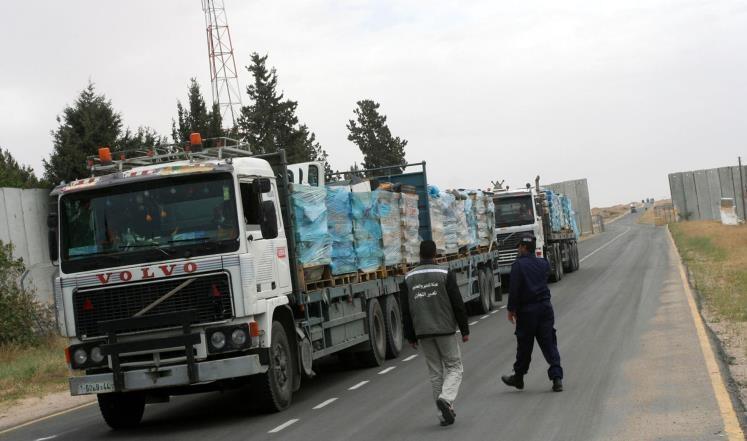 فتح المجال لإدخال شاحنات إلى قطاع غزة وفق شروط