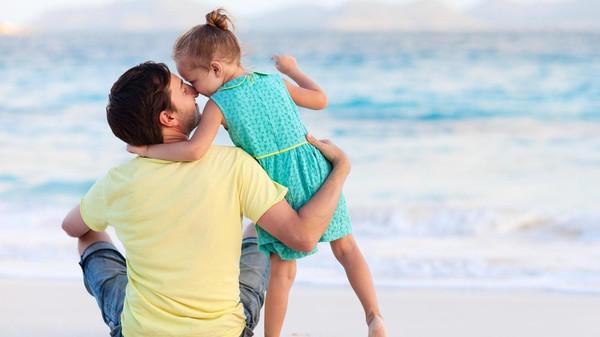 للآباء فقط.. فائدة غير متوقعة للعب مع أطفالكم!