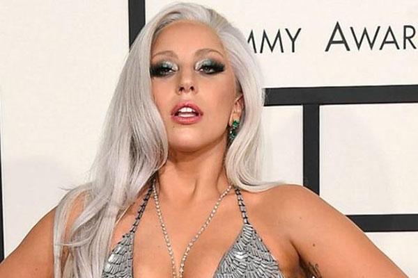 بالصور- ليدي غاغا بـ “لوك جديد” من أجل فيلمها الأول A Star is Born