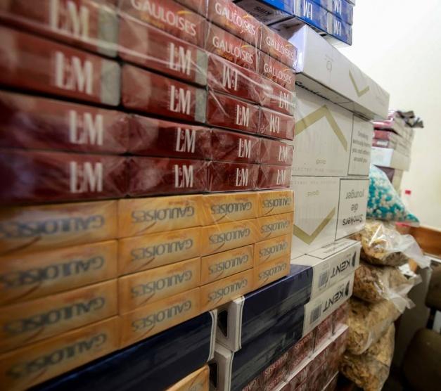 بالصور:ضبط تهريب كمية من الممنوعات على معبر الكرامة‎