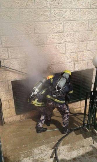 (صور) الدفاع المدني يخمد حريق منزل في بيت ساحور شرق بيت لحم