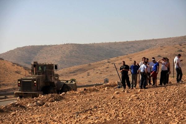 الاحتلال يستولي على خلايا شمسية في الأغوار