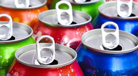 المشروبات المحلاة بالسكر تزيد تخزين الدهون بالجسم