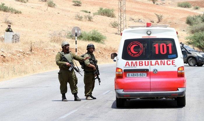 إصابة شاب برصاص الاحتلال على حاجز الحمرا