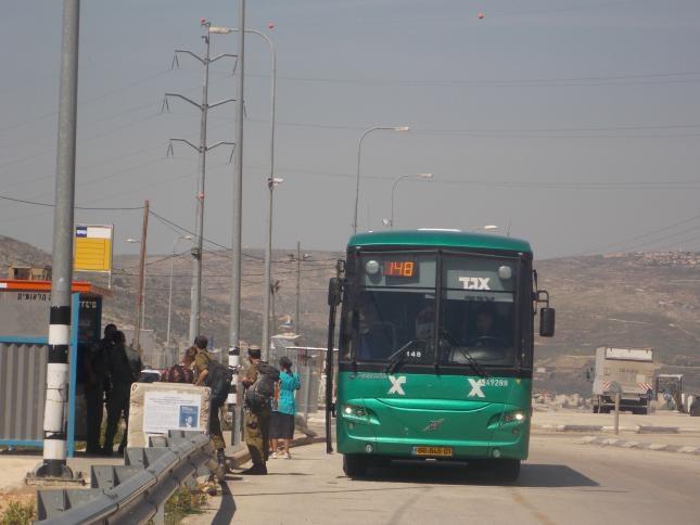 الاحتلال يعلن اعتقال فلسطينيين بحوزتهما بندقية
