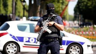 إصابة 8 أشخاص بإطلاق نار خارج مسجد في فرنسا