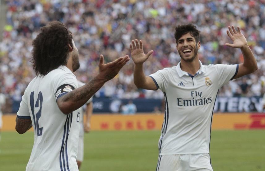 أسينسيو يرفض 3 عروض للرحيل عن ريال مدريد