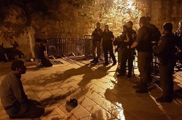 محدث - الاحتلال يهاجم المصلين ويصيب 50 شخصا