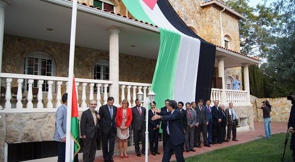 عرض أطول علم فلسطيني في اوروبا في الذكرى الخمسين للنكسة