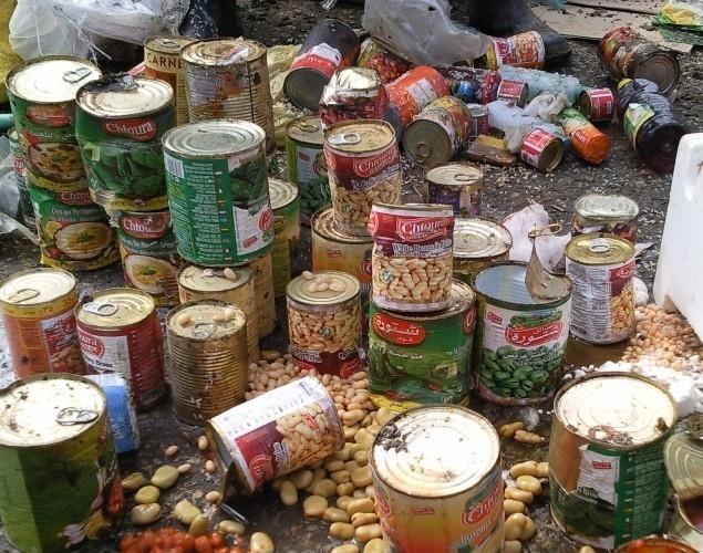 ضبط مواد غذائية ومواد تنظيف مخالفة للقانون ومنتهية الصلاحية