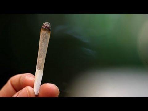 ضبط مواطن يتعاطى المخدرات في سوق برام الله