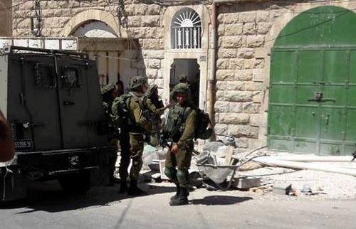 اعتقال 5 من مفتشي المنطقة الجنوبية بالخليل