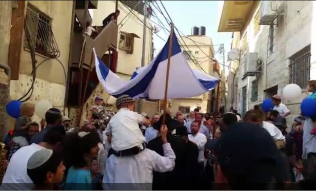 أردان يتجول ويزور الكنيس الجديد في سلوان