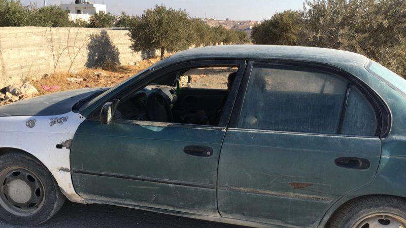 بلدية الخليل تصادر المركبات المخالفة بالرافعة الشوكية