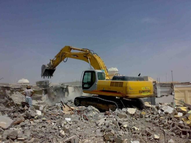 الاحتلال يهدم مغسلة سيارات في القدس