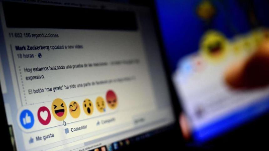 مواقع التواصل الإجتماعي توظف