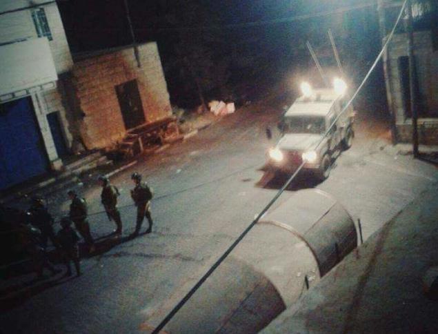 الاحتلال يداهم منازل عائلات شهداء جنوب بيت لحم