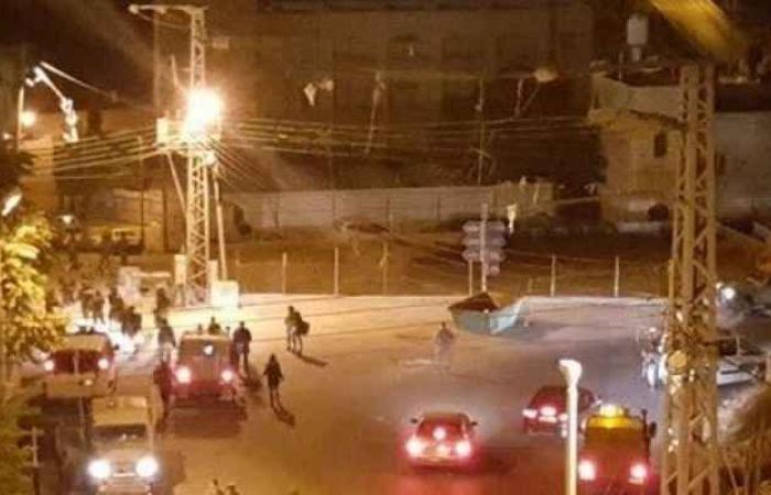 فيديو- مستوطنون يهاجمون المواطنين بالخليل