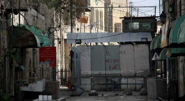 المطالبة بفتح شارع الشهداء وسط الخليل المغلق منذ 17 عام