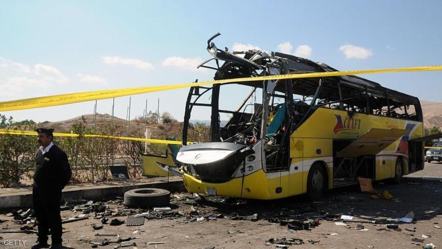 حادث انقلاب حافلة يودي بحياة 14 شخصاً في مصر