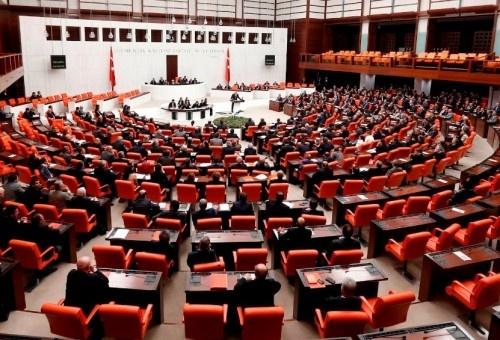 تركيا تقرر تمديد نشر قواتها بالعراق وسوريا