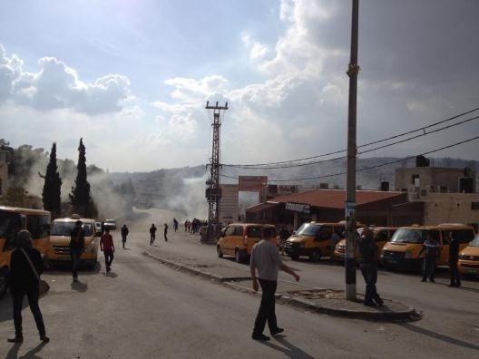 مواجهات بشارع المدارس وجامعة القدس في أبو ديس