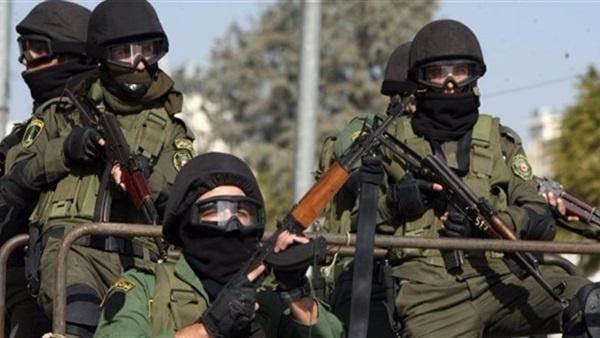 الأمن يعلن مقتل مطلوب واصابة اثنين خلال اشتباك في يطا