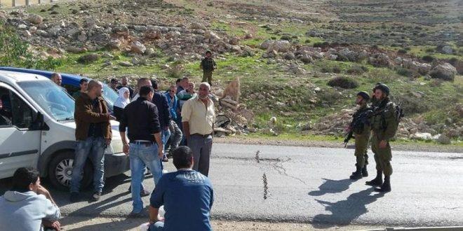 الاحتلال يحتجز عشرات السيارات في النفق المؤدي لقرى شمال غرب القدس