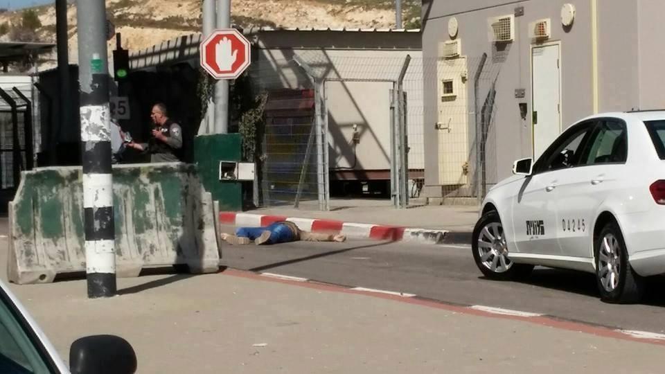 إطلاق النار على شاب فلسطيني شمال الخليل بدعوى محاولته تنفيذ عملية طعن