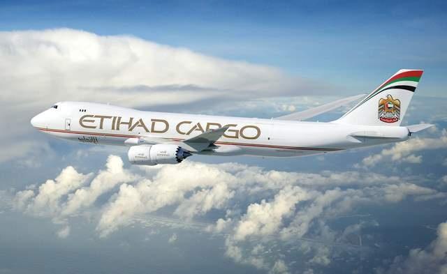 هبوط اضطراري لطائرة شحن في مطار الكويت إثر وفاة قائدها