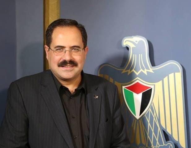 عدد من وزراء الحكومة يتسلمون وزاراتهم في غزة