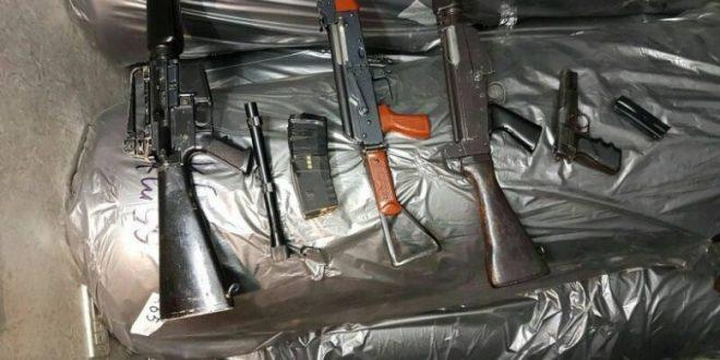 اعتقالات ومداهمات في جنين والخليل وضواحي القدس والاحتلال يدعي ضبط اسلحة وذخيرة