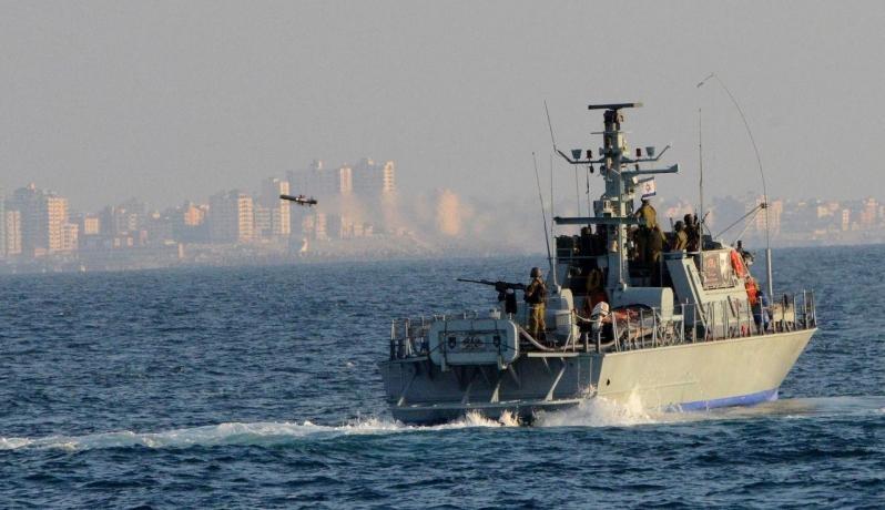 زوارق الاحتلال تستهدف مراكب الصيادين بغزة والشمال