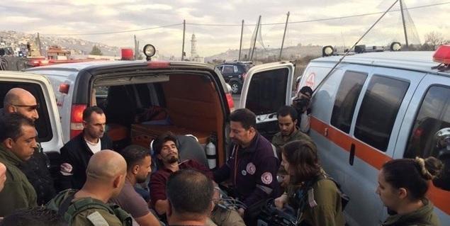 الخليل :الاحتلال يقتحم الجامعة التقنية - العروب ويعتقل طالب من داخل مركبة الاسعاف 