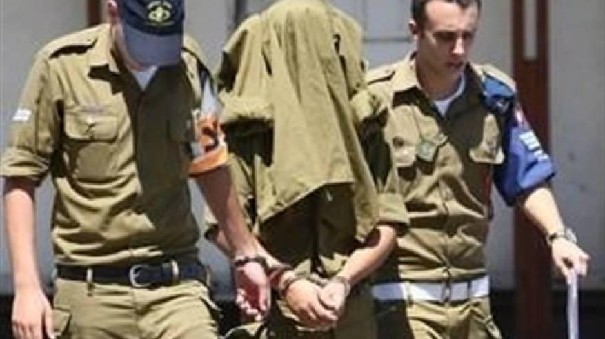بتهمة سرقة مليون شيقل..اعتقال 20 ضابطاً اسرائيلياً