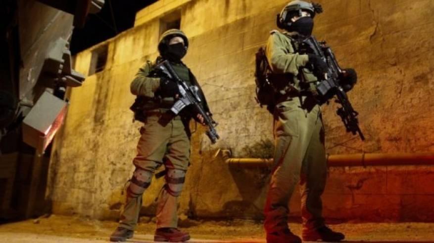 حملة دهم واعتقال واسعة في الضفة تخللها مواجهات عينفة