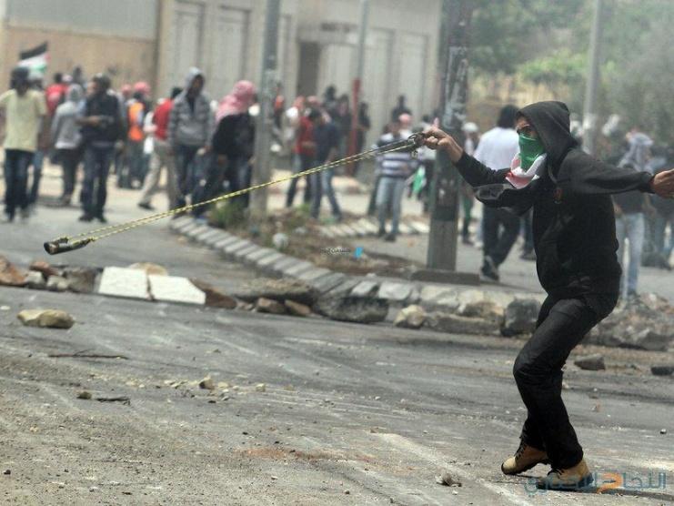 رام الله: إصابة عشرات الطلاب بالاختناق بدير نظام واندلاع مواجهات قرب عطارة