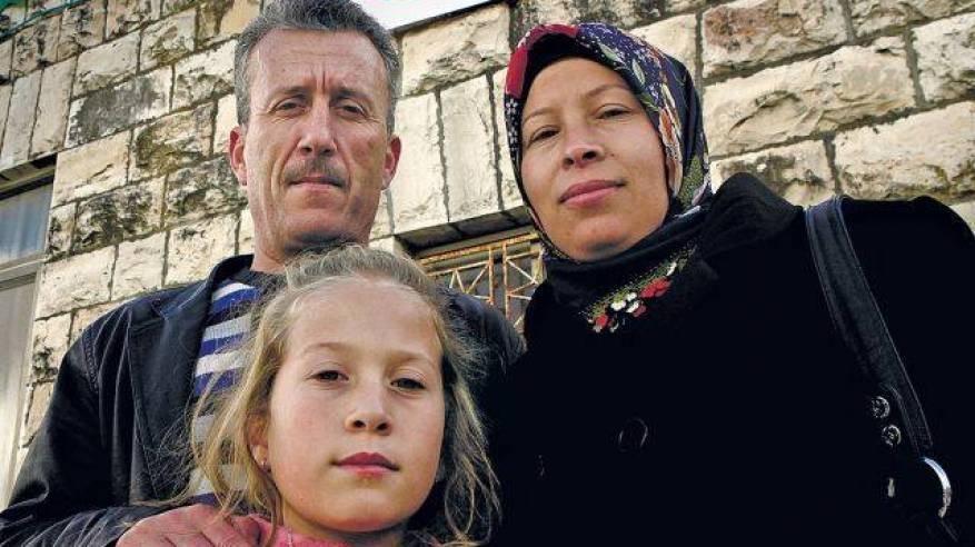 الاحتلال يعتقل والدة الفتاة عهد التميمي التي اعتقلت في النبي صالح فجرا