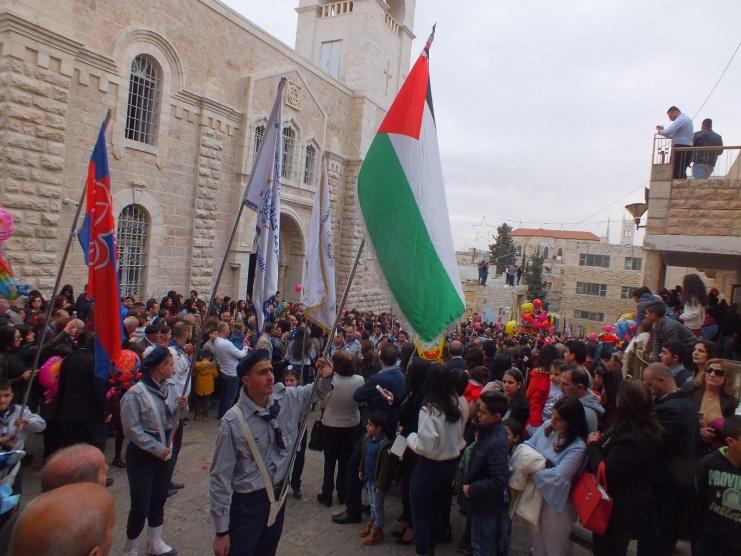 احتفال شعبي وديني حاشد بعيد القديس نيقولاوس في بيت جالا يستبعد البطريرك ثيوفيلوس  