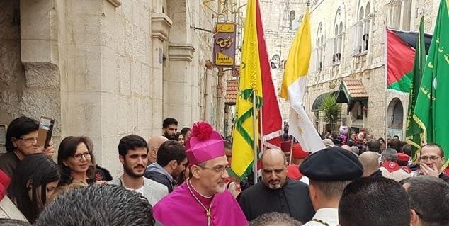 وصول موكب المدبر الرسولي إلى ساحة كنيسة المهد