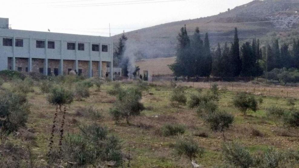 صور | مستوطنون وقوات الاحتلال يحاصرون مدرسة بورين، وإصابات في صفوف التلاميذ