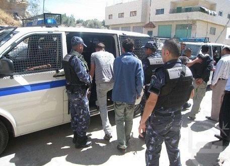 القبض على شخص فار من وجه العدالة في نابلس