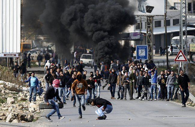 مسيرات غضب في مناطق مختلفة بالاراضي الفلسطينية تنديدا بإعلان ترمب