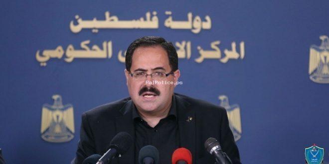وزير التربية يقرر إعادة 500 معلماً إلى عملهم في غزة