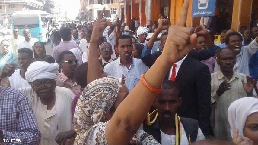 اتساع احتجاجات الخرطوم.. واعتقال عشرات المعارضين