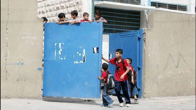 الأونروا تنهي خدمات أكثر من 100 موظف من اللاجئين الفلسطينيين بالأردن