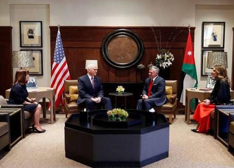 العاهل الأردني لـ بنس:حل الدولتين هو الطريق