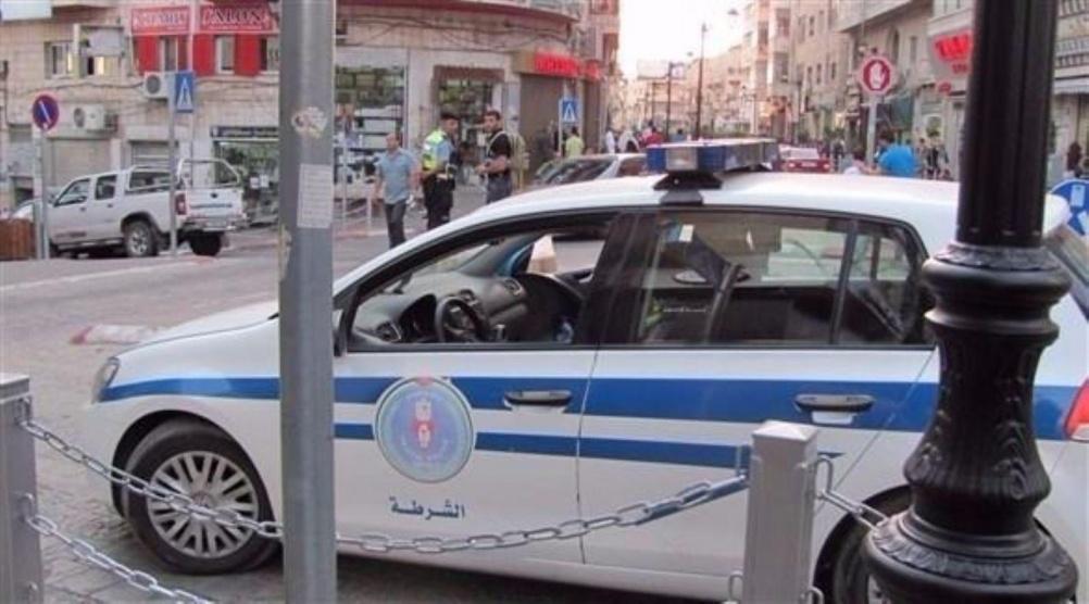 الشرطة تقبض على شاب ووالدته بتهمة سرقة هواتف في الخليل